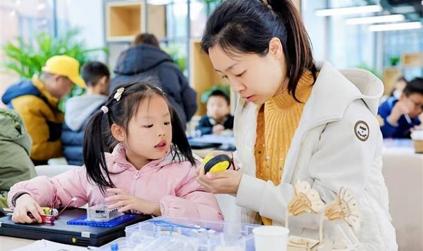 香投集团：首启“走近档案”亲子研学之旅，感受中华传统文化魅力